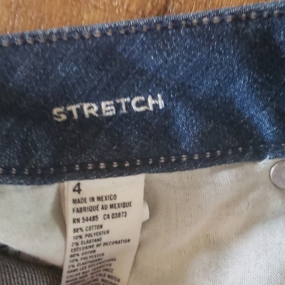 American Eagle Outfitters Women's Denim Frayed Shorts Sz 4 - Picture 3 of 4